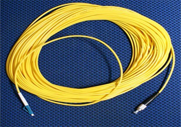 day-nhay-quang-singlemode-simplex-fcupc-lcupc-3-0-mm-dai-30-m.jpeg