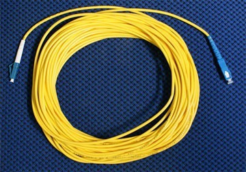 day-nhay-quang-singlemode-simplex-scupc-lcupc-3-0-mm-dai-20-m.jpeg