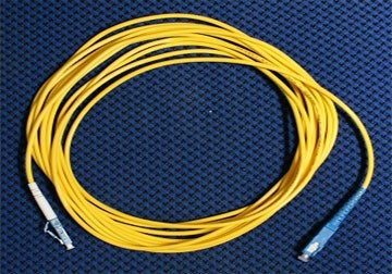 day-nhay-quang-singlemode-simplex-scupc-lcupc-3-0-mm-dai-5-m.jpeg